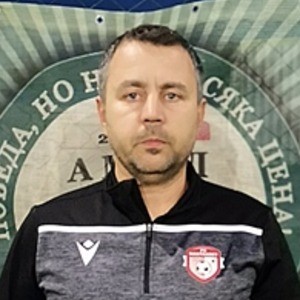 Али